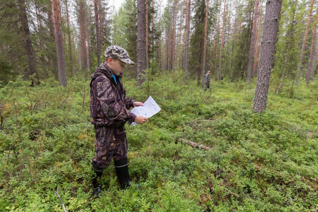 Vilttriangelinventering. Tre människor i rad.